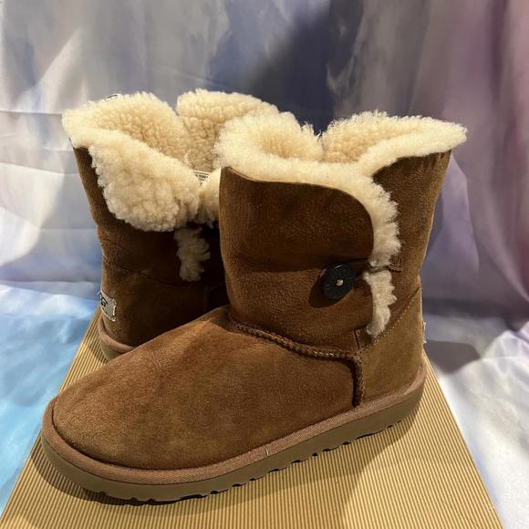 UGG Kids Bailey Button Chestnut Boots - Picture 1 of 10